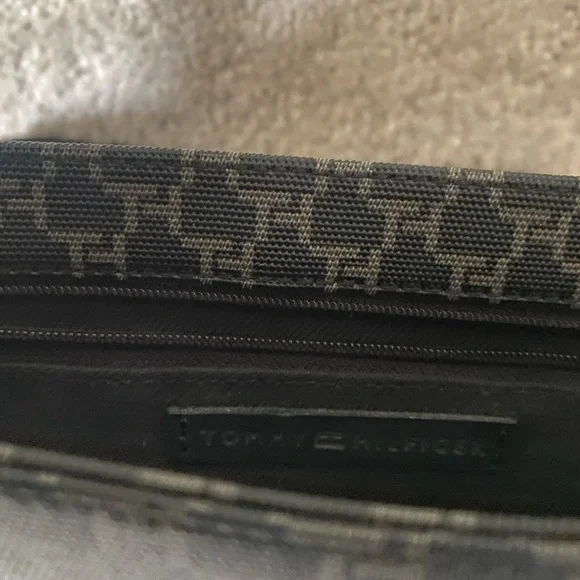 Tommy Hilfiger 9 1/2”x7” black handbag purse - Picture 4 of 10